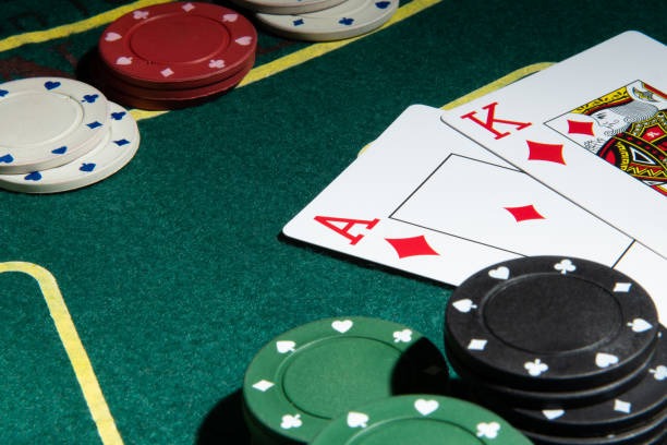 Multilingual dealer at liong88 login Capsa Susun table